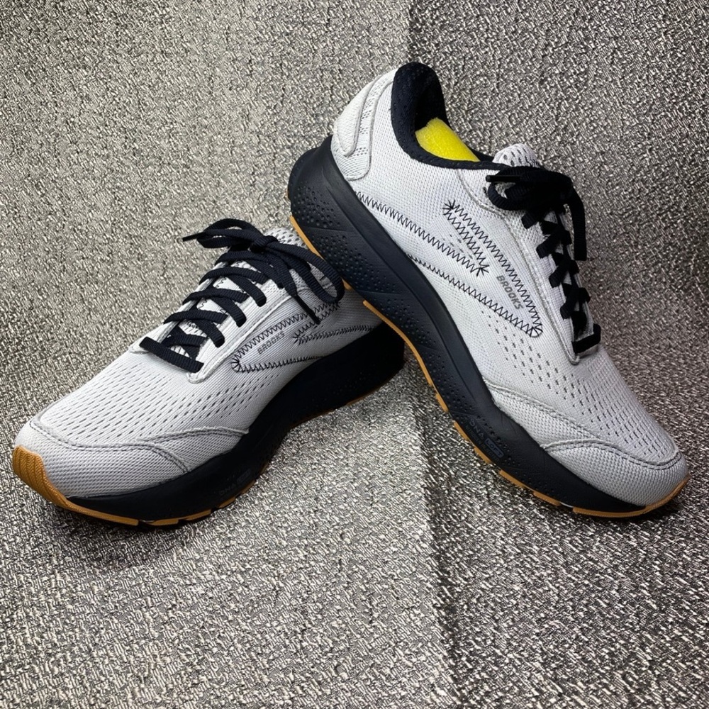 Brooks Ghost Women's Gray and Black Athletic Running Shoes 8.5